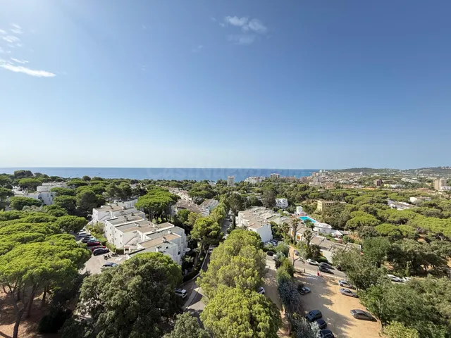 Piso con licencia turística y vistas al mar en la exclusiva  - foto 3
