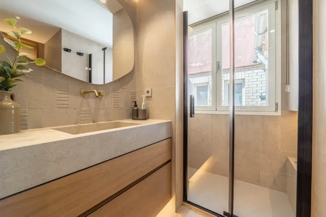 Impresionante Vivienda de Lujo con Diseño Moderno y Comodidades Exclusivas — 40