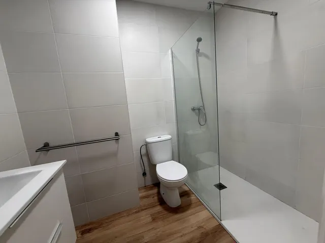 LOCAL COMERCIAL REFORMADO JUNTO AL PARQUE DEL TOSSAL – ZONA TRANQUILA Y BIEN COMUNICADA — 6