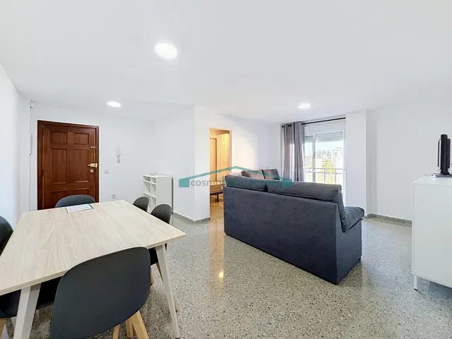 Piso reformado con terraza en alquiler en la zona de Avenida