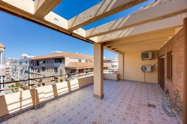 Atico de 2 dormitorios y gran terraza en Torrevieja - Acequión — 10