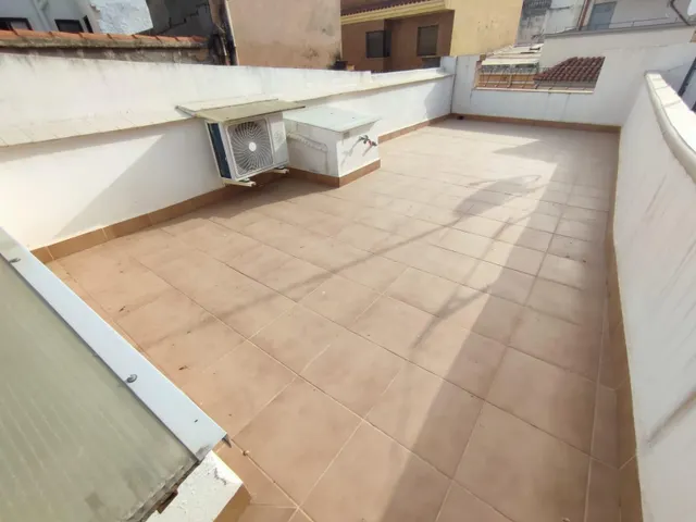 CASA EN CASTELLON CENTRICA A DOS CALLES — 50
