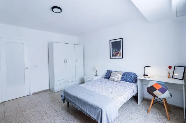 Piso totalmente reformado de cuatro habitaciones y un baño
