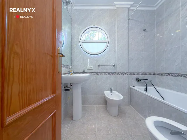 Orihuela Costa! Impresionante Villa Mediterranea con generosa parcela y amplias terrazas + Solarium privado con vistas panorámicas y piscina privada — 37
