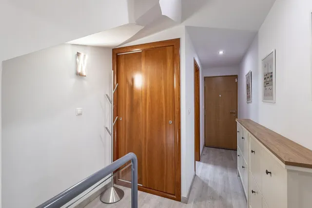 Amplia casa de 182 m2 con patio, gran sótano y a menos de 5 minutos del metro — 15