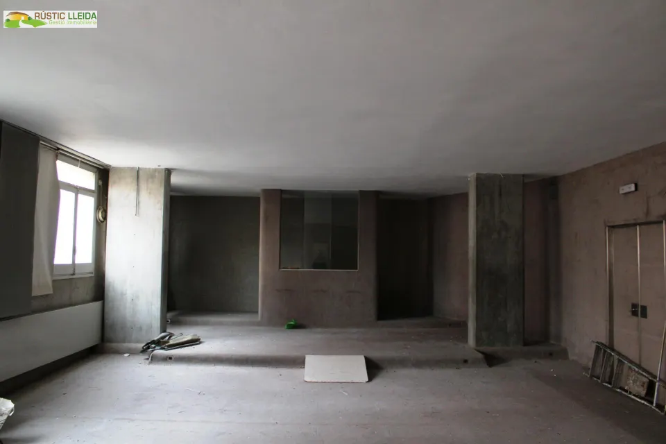 ¡Oportunidad en Tàrrega! Local comercial de 89 m2.
