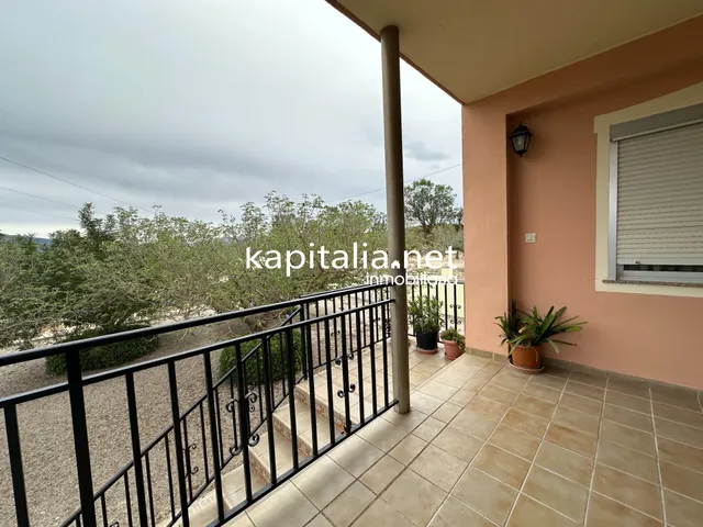 Chalet a la venta en Cocentaina, Alicante. — 37