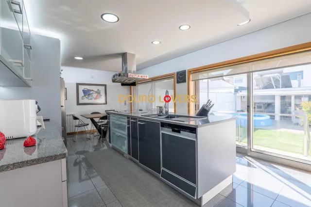 Villa exclusiva de 3 dormitorios a 730 m de la playa | Canid - foto 5