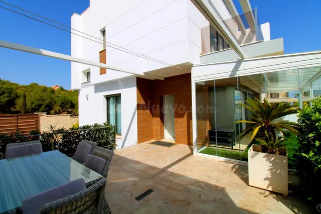 Villa de 5 dormitorios con vistas despejadas, zona San migue - foto 2
