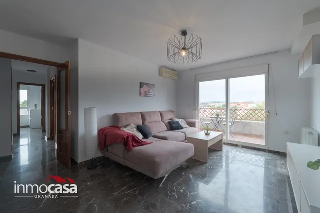 Se Vende amplio piso en  zona Villarejo, con Terraza y Vistas Despejadas — 11