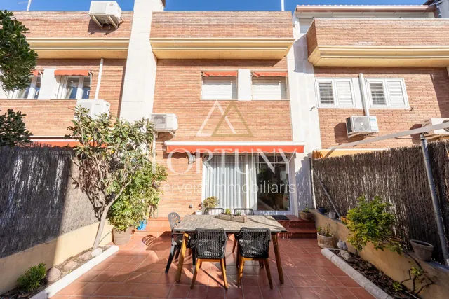 Casa adosada en venta en Passatge de Montbrió del Camp, Reus. — 15