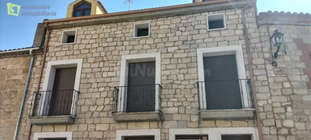 Encantadora casa de pueblo con fachada de piedra en Iglesia 