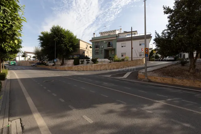 Casa independiente a 5 minutos de Granada en buen estado para entrar a vivir — 4