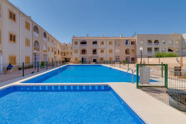 Apartamento de 3 dormitorios y piscina comunitaria en Acequion, Torrevieja — 23