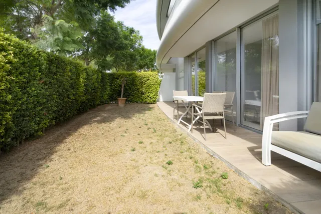 Apartamento de 2 dormitorios con vistas al mar en Estepona — 28