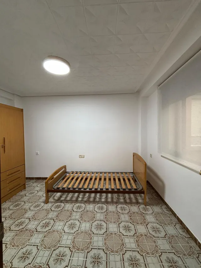 Piso de 4 habitaciones con ascensor y patio en Benicalap — 11