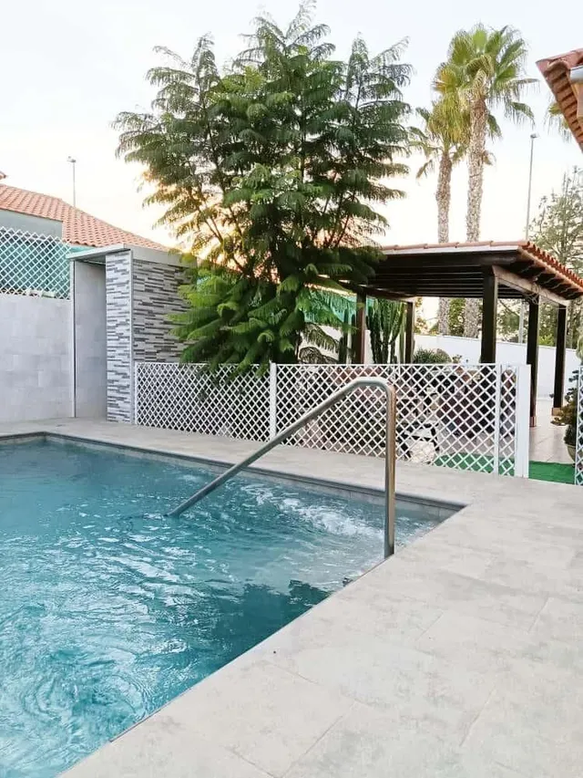 Chalet de 6 dormitorios y piscina privada, a la venta en Lor - foto 4