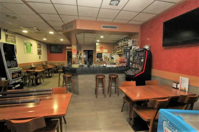 Local Comercial - Bar a metros de Avda Catalunya - foto 2