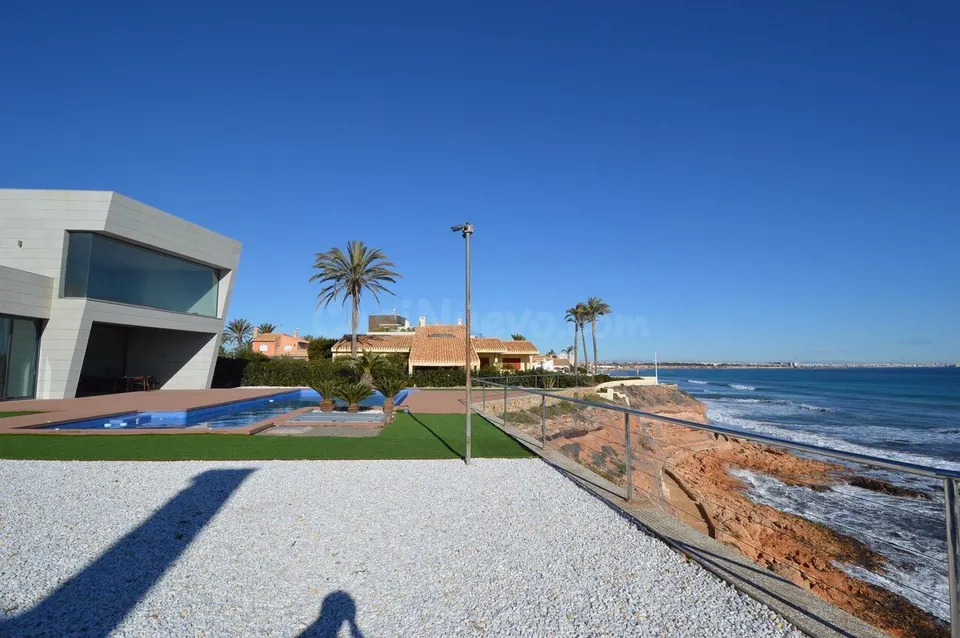IMPRESIONANTE VIVIENDA INDEPENDIENTE EN CABO ROIG !!!