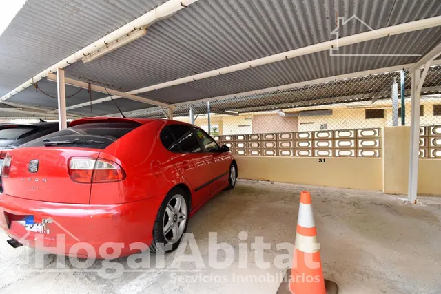 ¡SEGUNDA LÍNEA DE PLAYA! EXTERIOR REFORMADO CON GARAJE, PISCINA Y TERRAZA — 48