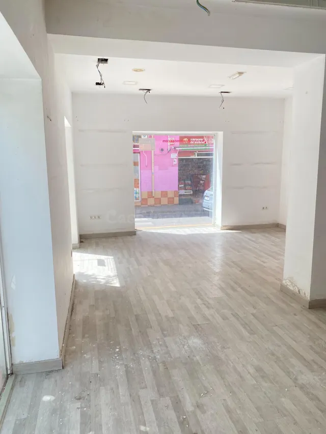 Local comercial en alquiler en La Chana, Granada — 4