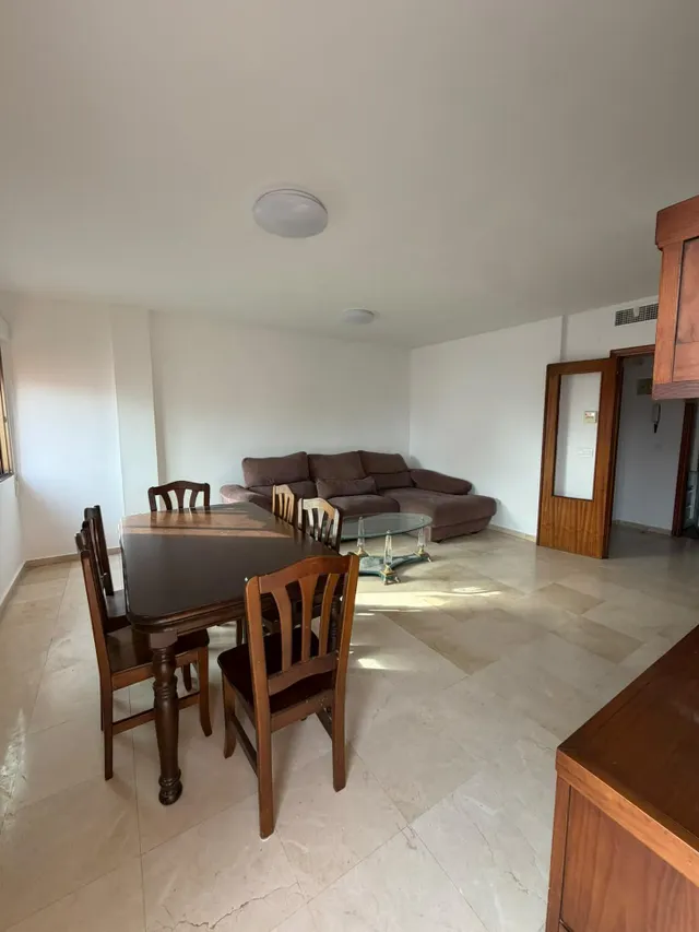 ALQUILER DE EXCELENTE Y AMPLIA VIVIENDA QUE HACE ESQUINA EN ZONA CENTRO DE ALICANTE — 8
