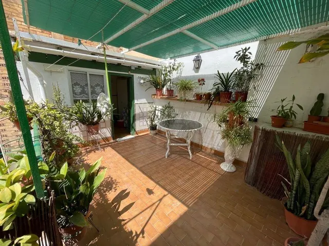 Oportunidad Única en Benalúa: Edificio con Potencial de Desarrollo — 28