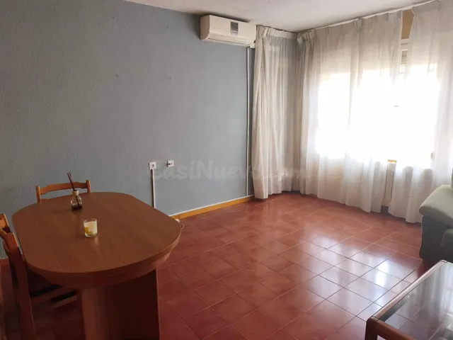 Vivienda con 4 dormitorios en el Centro de Almansa por solo  - foto 4