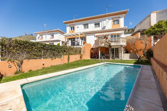 PRECIOSA CASA EN CARRETERA DE LA SIERRA — 26