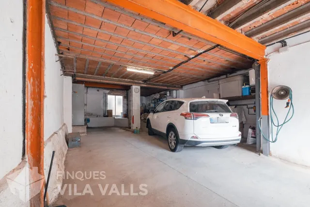 Casa con garaje para 5 coches, 2 terrazas y amplios espacios - foto 5