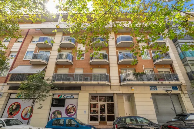 Piso con piscina zona alta de Reus — 37