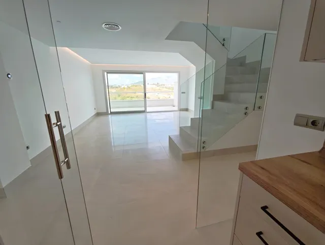 Exclusivo Ático Dúplex en Primera Línea de Golf | 215,51 m2 de Lujo, Vistas Abiertas y Solárium Privado — 14