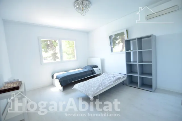 PRECIOSO CHALET REFORMADO CON PISCINA, GARAJE Y DOS TERRAZAS — 27
