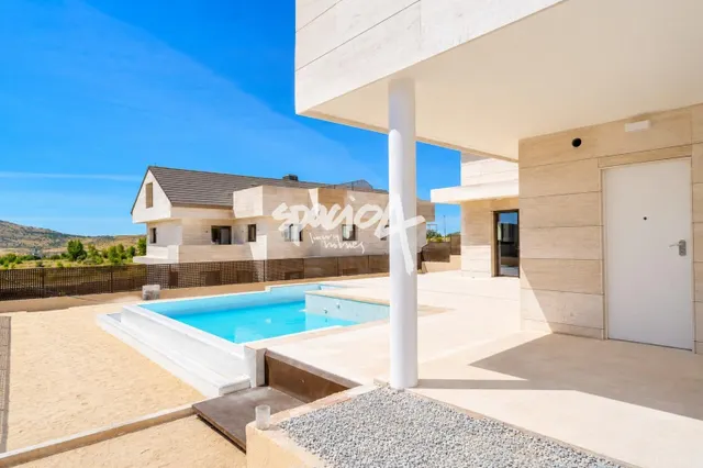 Chalet pareado de obra nueva en venta en Los Pinarejos - foto 3