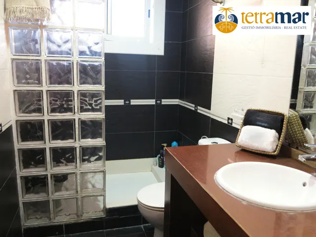 PISO EN VENTA AVDA. CORNELLÁ - ESPACIO Y COMODIDAD A TU ALCANCE — 27