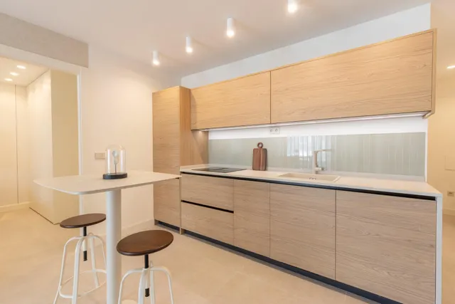 ¡exclusivo apartamento en primera linea de playa con reforma integral de alta gama! — 9