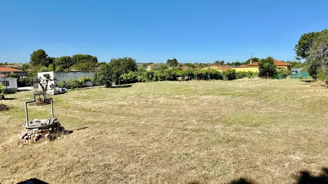 Apihouse vende Gran parcela urbana de 2.616 m2 en Otero