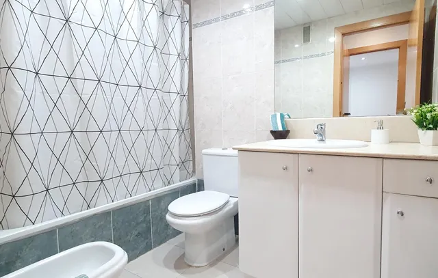 Semi-nuevo en l´eixample  3 habitaciones, pk doble y trastero — 4
