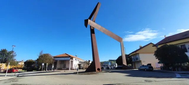CHALET CON JARDÍN A UN PASO DEL CENTRO DE TORRELAVEGA.- — 30