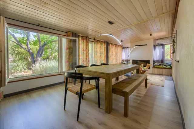 Chalet independiente de una planta con apartamento, piscina y parcela urbana de 2.800 m2 — 7
