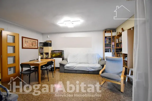 ¡CENTRO DE GANDIA! MUY AMPLIO Y SEMIREFORMADO CON BALCÓN Y A