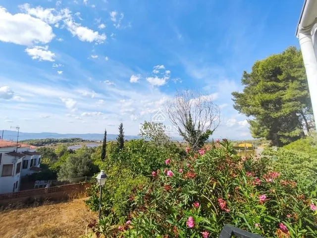 Casa independiente con gran jardín, terraza y vistas despejadas en La Clariana — 15