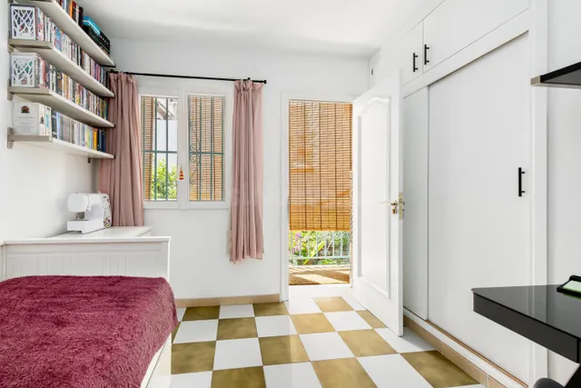 Casa unifamiliar en venta  con piscina privada, 5 dormitorios y amplio patio en Málaga — 30