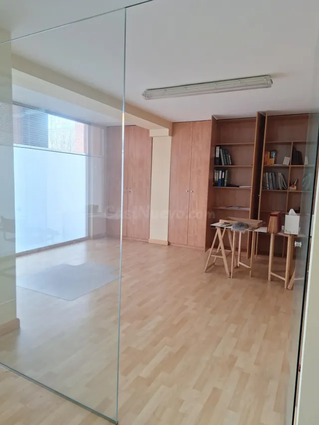 Amplio Local Comercial en Alquiler - Buztintxuri, Pamplona