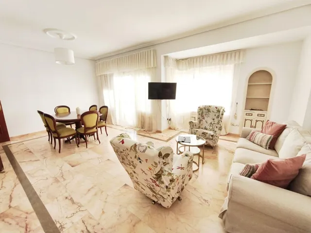 Espectacular vivienda junto Iglesia de La Magdalena, lista para entrar!!! — 2