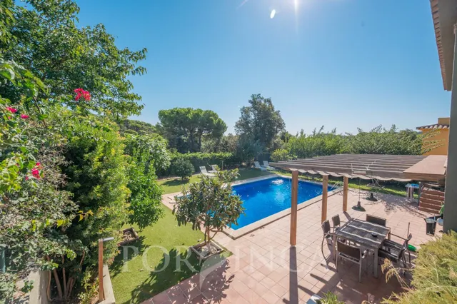 Casa completamente reformada con apartamento independiente, licencia turística, gran jardín y piscina en Calonge — 15