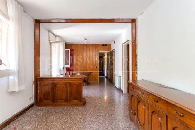 PISO CON MUCHAS POSIBILIDADES EN PLAZA CATALANA — 4