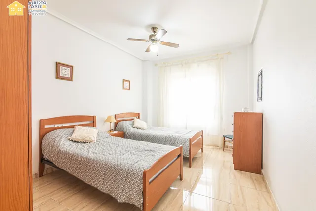 Piso soleado esquina con terraza y piscina comunitaria en El Altet — 18