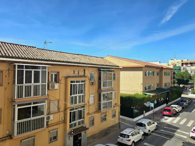 Luminoso piso  con ascensor en el Zaidín, ¡ideal para inversores! — 2