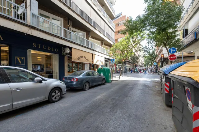 Oportunidad de negocio por jubilación. Se vende local con negocio instalado y funcionado. Ancha de Gracia. — 3